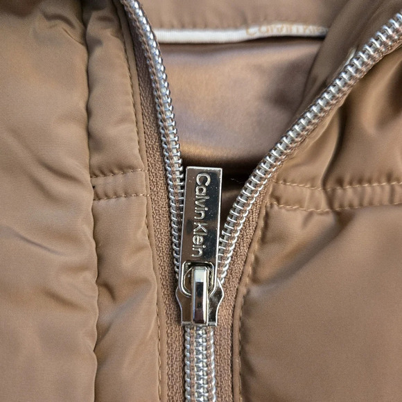 Brown Calvin Klein Faux fur puffed vest Size LARGE - Picture 5 of 12